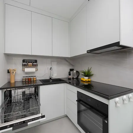 Towarowa Towers With Parking & Ac By Renters Prestige Lägenhet *