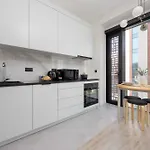 Towarowa Towers With Parking & Ac By Renters Prestige Warsaw