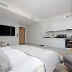 Apartment Towarowa Towers With Parking & Ac By Renters Prestige Warsaw