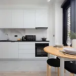 Apartment Towarowa Towers With Parking & Ac By Renters Prestige Warsaw