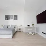 Apartment Towarowa Towers With Parking & Ac By Renters Prestige