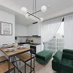 Lägenhet Towarowa Towers With Parking & Ac By Renters Prestige