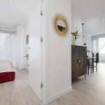 Lägenhet Towarowa Towers With Parking & Ac By Renters Prestige *