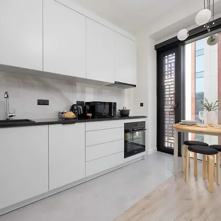 Towarowa Towers With Parking & Ac By Renters Prestige ורשה