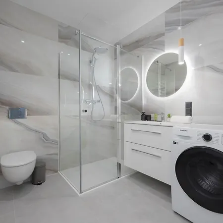 Towarowa Towers With Parking & Ac By Renters Prestige Warsaw