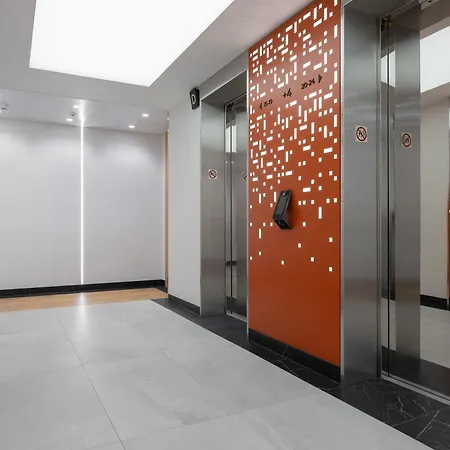 Apartment Towarowa Towers With Parking & Ac By Renters Prestige Warsaw