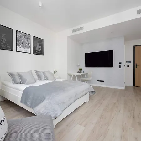Towarowa Tower With Parking & Ac By Renters Prestige Lägenhet