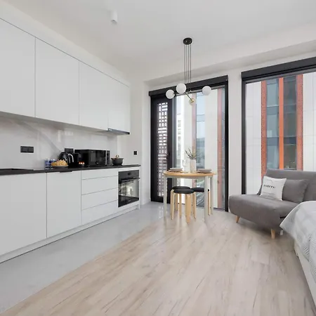 Towarowa Towers With Parking & Ac By Renters Prestige Apartment Warsaw