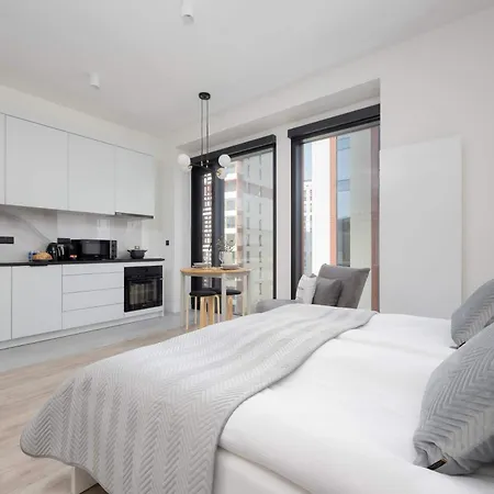 Towarowa Towers With Parking & Ac By Renters Prestige Warsaw