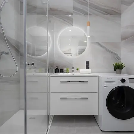 Towarowa Towers With Parking & Ac By Renters Prestige