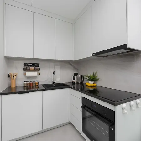 Towarowa Towers With Parking & Ac By Renters Prestige * ורשה