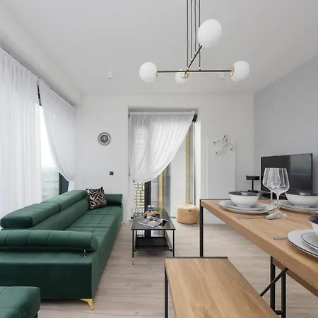 Towarowa Towers With Parking & Ac By Renters Prestige Apartment