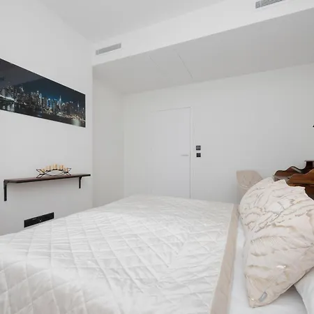 Towarowa Tower With Parking & Ac By Renters Prestige Warszawa