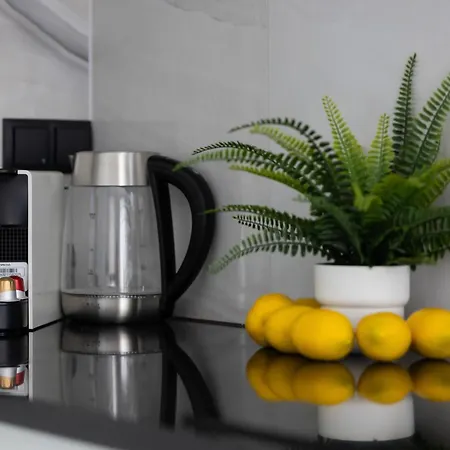 Towarowa Towers With Parking & Ac By Renters Prestige Apartment Warsaw