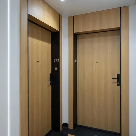 Towarowa Towers With Parking & Ac By Renters Prestige Warsaw