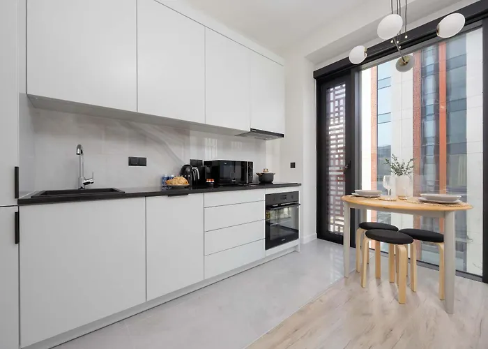 Towarowa Towers With Parking & Ac By Renters Prestige Warsaw