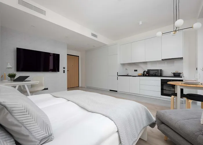 Apartment Towarowa Towers With Parking & Ac By Renters Prestige Warsaw