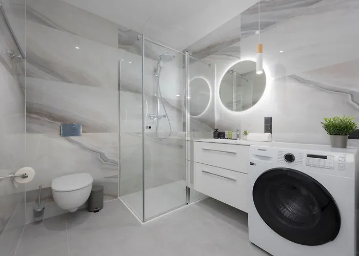 Towarowa Towers With Parking & Ac By Renters Prestige Warsaw