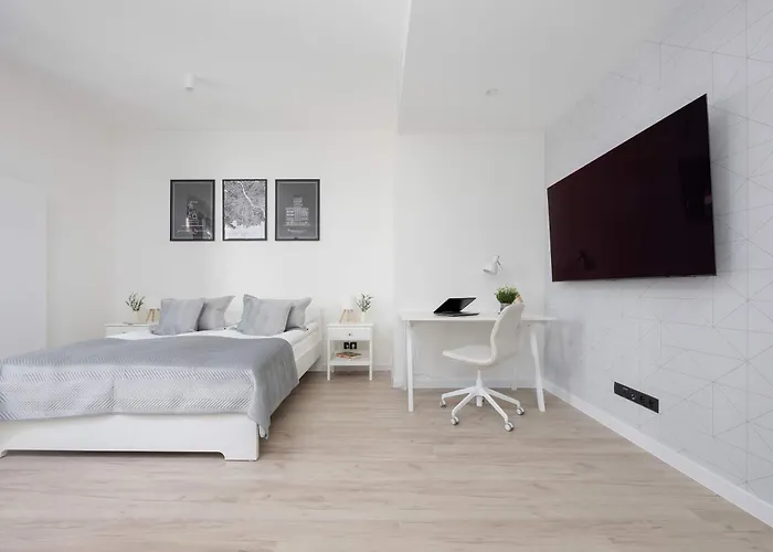 Apartment Towarowa Towers With Parking & Ac By Renters Prestige