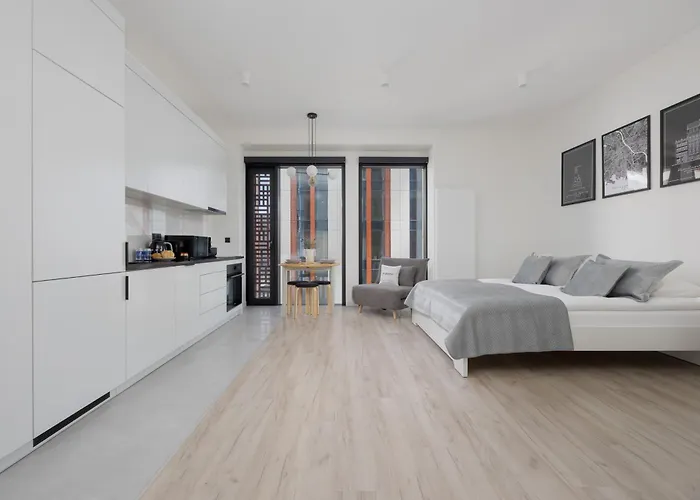 Towarowa Towers With Parking & Ac By Renters Prestige