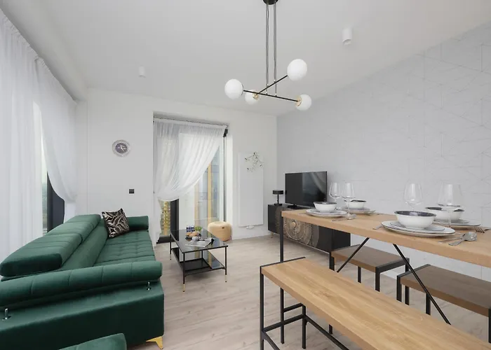 Towarowa Towers With Parking & Ac By Renters Prestige Apartment Warsaw