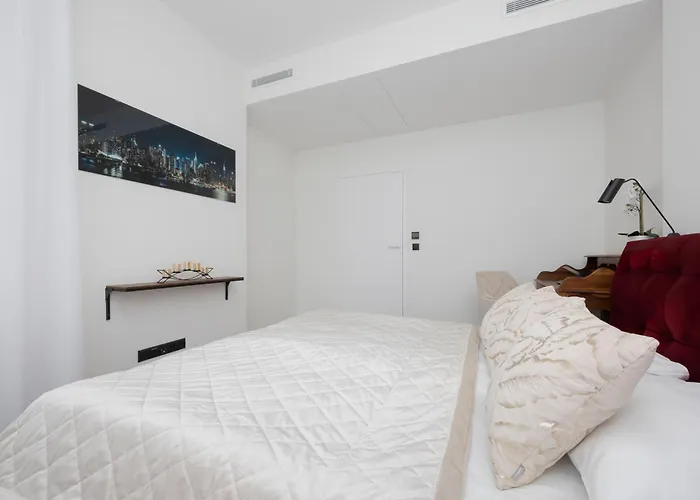 Towarowa Towers With Parking & Ac By Renters Prestige Warsaw