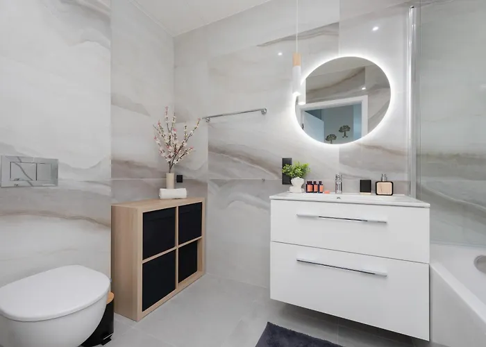 Towarowa Towers With Parking & Ac By Renters Prestige Apartment Warsaw