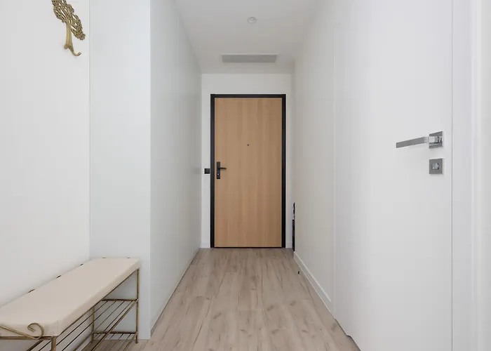 Towarowa Towers With Parking & Ac By Renters Prestige Apartment Warsaw